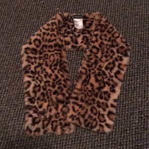 Leopard fuzzy scarf